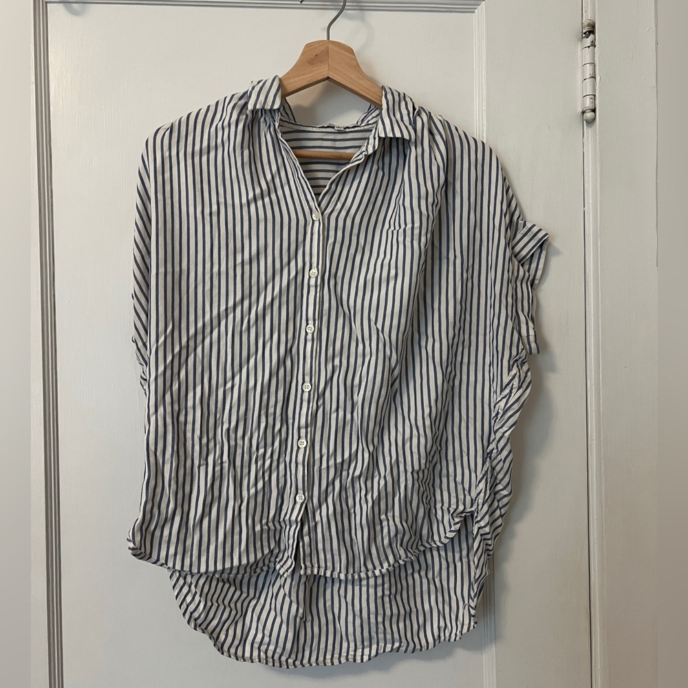 Madewell Short Sleeve Button Down Shirt in Blue and White Strip size Small